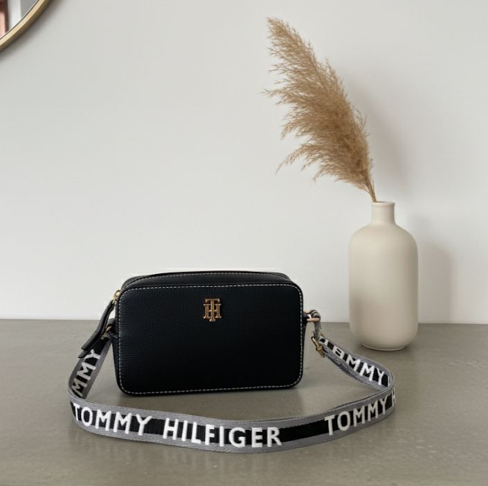 TOMMY CARTERA NEGRO PEQUE.