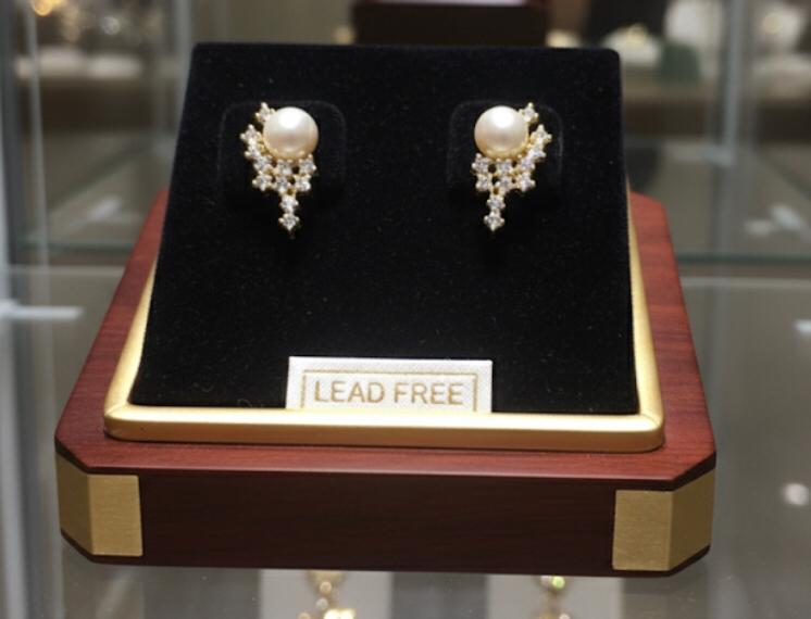 ARETES ENCHAPE PERLA BRILLANTE