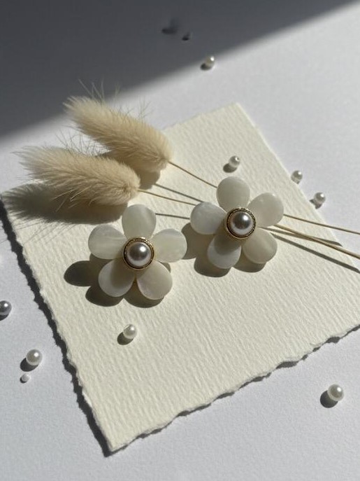 ARETES ENCHAPE FLOR BLC PERLAS