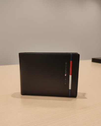 [193671738034] TOMMY BILLETERA NEGRO HOMBRE