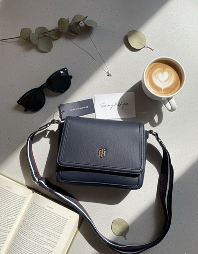[197735952770] TOMMY CARTERA AZUL MARINO