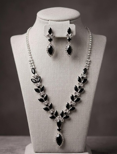 [S20111] CHRISTINA ARETES-COLLAR NEGRO